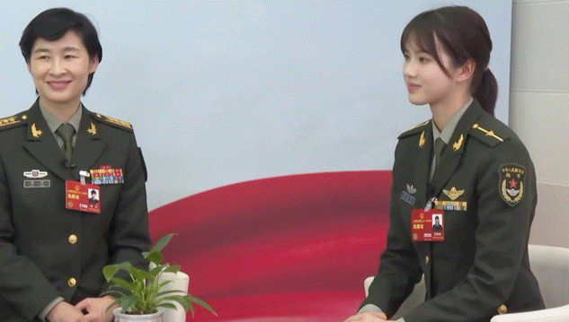美女飞行员不输军中好儿郎！这次珠海展会上，99年飞行员徐枫灿最为亮眼，不仅战功赫