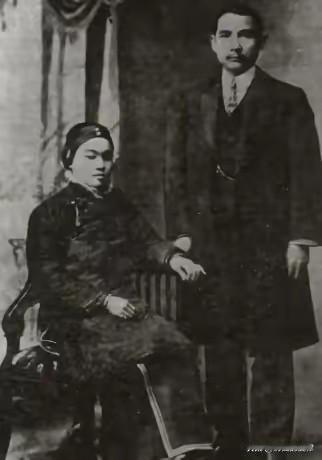 1925年孙中山临终反常遗言！非要睡冰冷地面，真相曝光让人泪目
 
1925年3