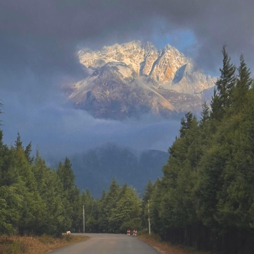 这雪山一出门还以为躲在梦里 