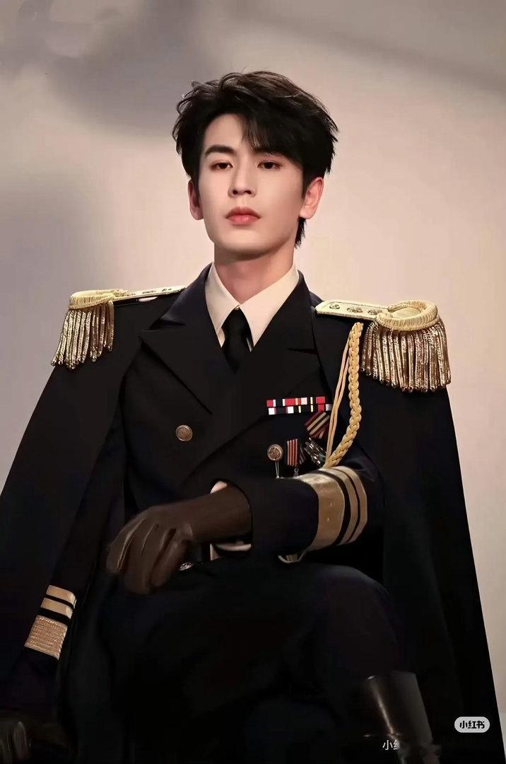 这1秒过火播出以后，张凌赫会不会多出一个称号叫粉底液军阀？ 