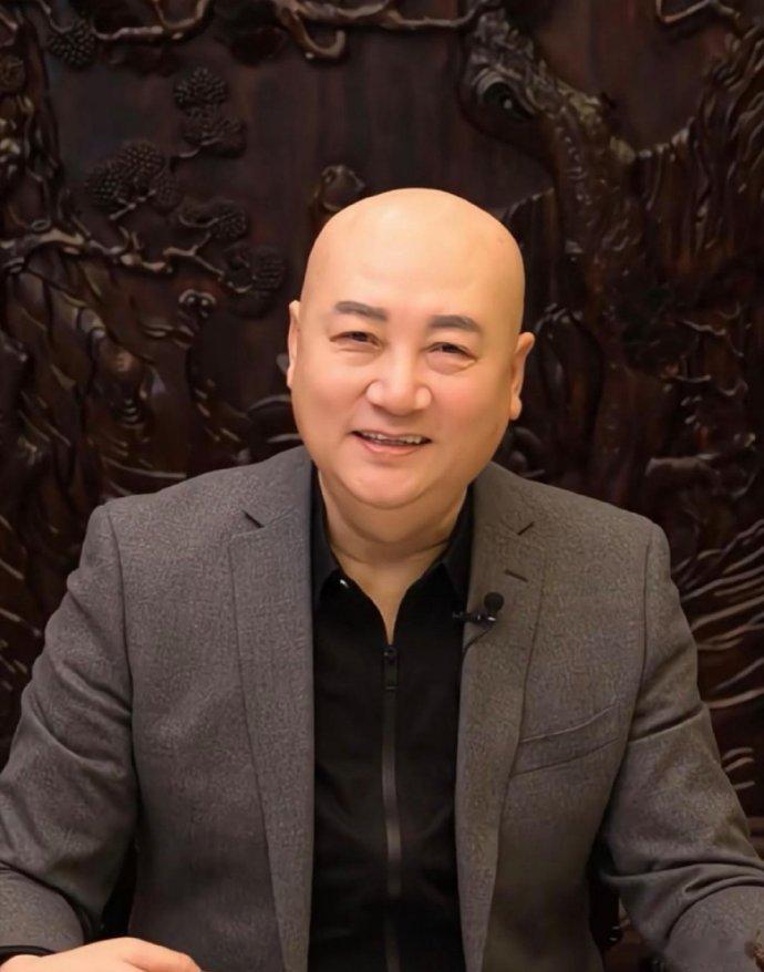 唐僧迟重瑞已经72岁了，身为董事长的他看起来好年轻，而小他10岁的徐少华还在小县