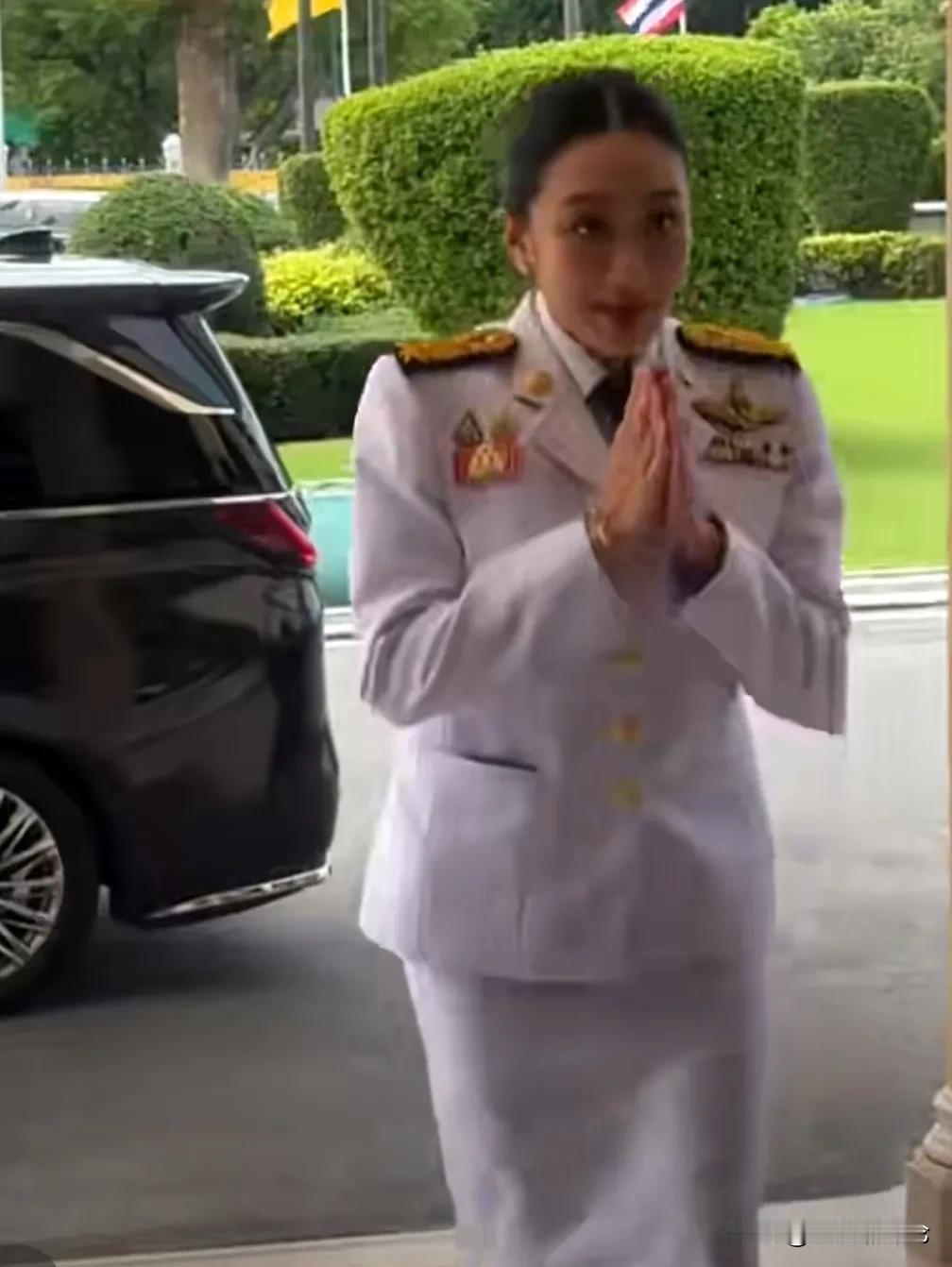 洪森彻底输了

泰国国王厉害👍，美女总理只休息一天，就重新履职。佩通坦的新职务