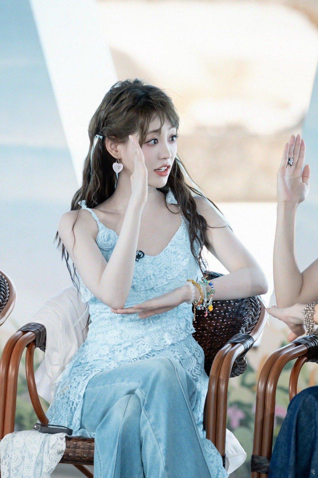 没人告诉祝绪丹今天来的都是歌手 笑到捶桌！番茄台晚会官宣阵容全是歌手大佬——薛之