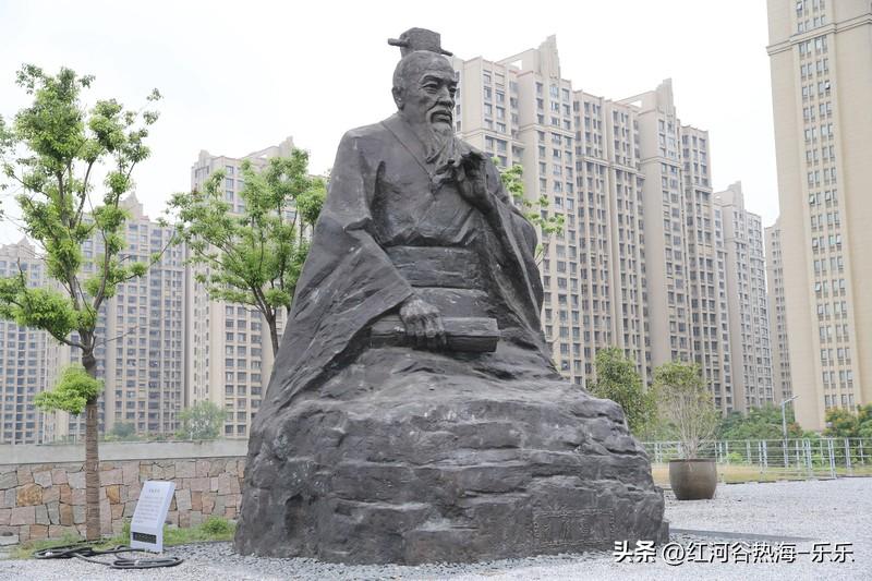 孙子兵法里有一句很著名的话：知己知彼，百战不殆。

这句话，用在买房这件事上，再