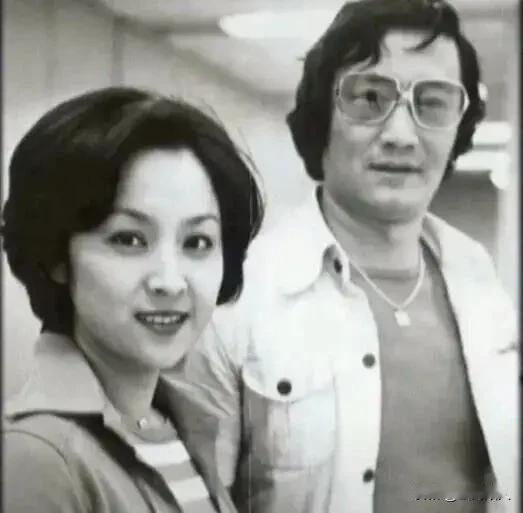 谢贤离世后甄珍终于坦言：这辈子最后悔的两件事，都和他有关！

 
谢贤悄然离世，