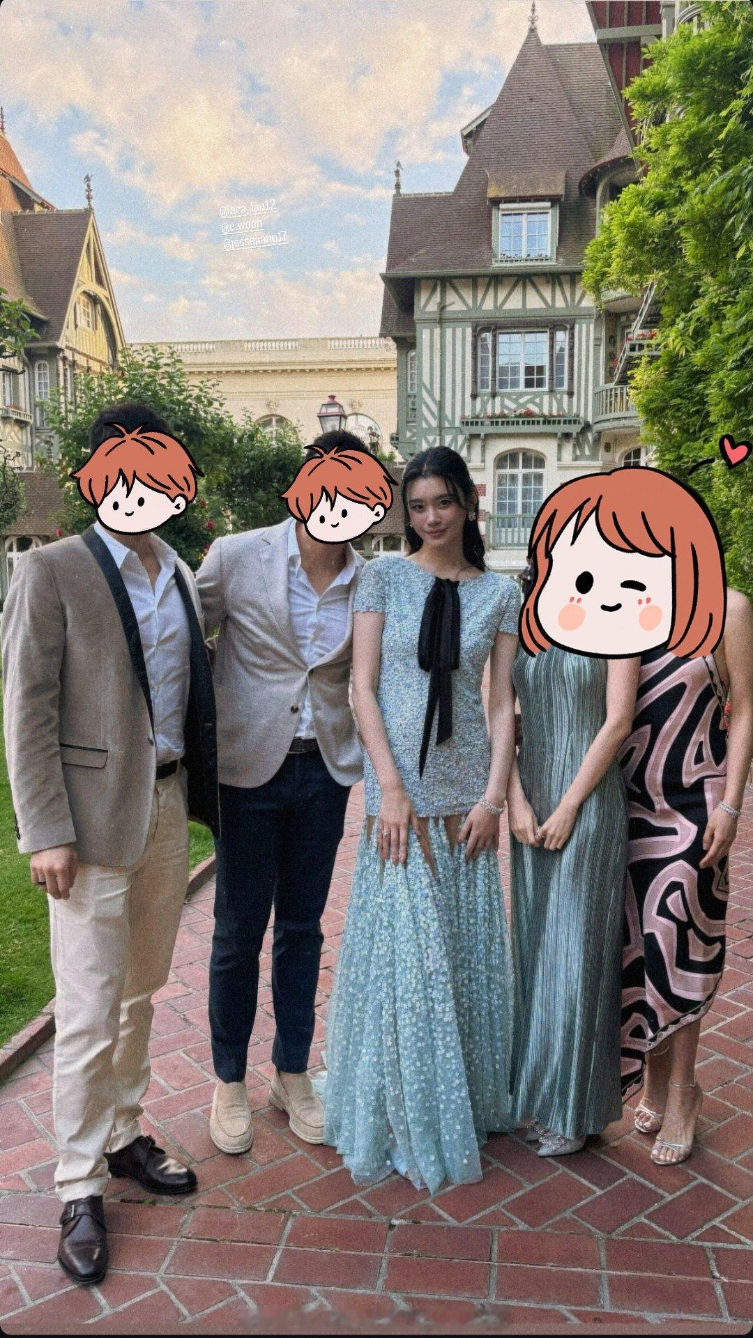朋友们参加何猷君与奚梦瑶婚礼的欢迎晚宴。奚梦瑶何猷君