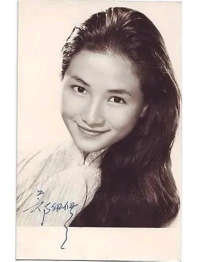 郑佩佩去世！灵儿姥姥真的走了，同时她还是大家心目的那个“华夫人”，她的许多荧幕形