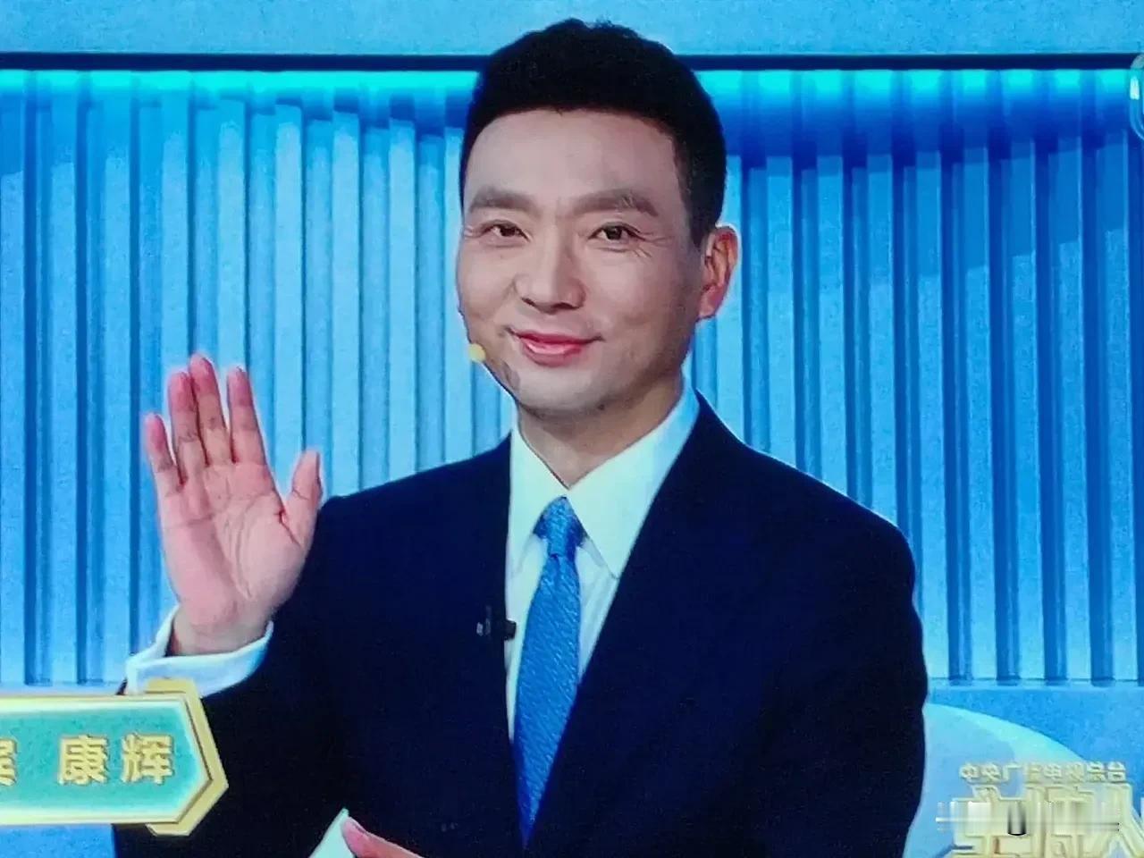 今年的主持人大赛已进行了三期，由康辉、鲁健组成的“康健”点评组合，以其“一简、二