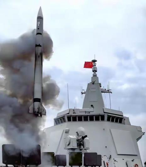 当着日本航母的面亮剑！055试射鹰击-20高超音速导弹，震慑美菲七国军演！
 