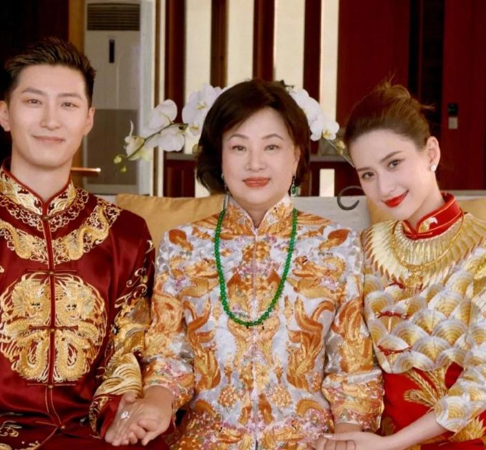 赌王三太亏大了！



陈婉珍这次失算了。
何超莲的婚姻像个漏水的桶，



陪
