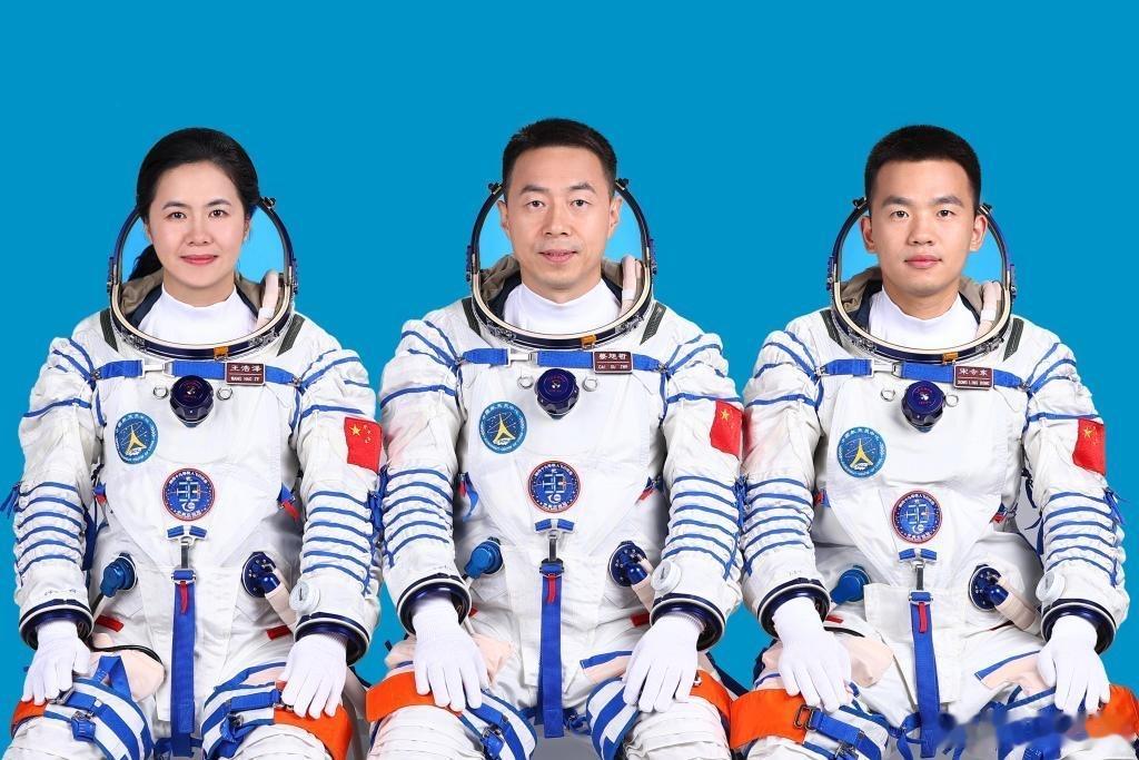 #2名90后航天员要飞天了#：90后堪当大任，奔赴星辰大海！在浩瀚无垠的宇宙中，