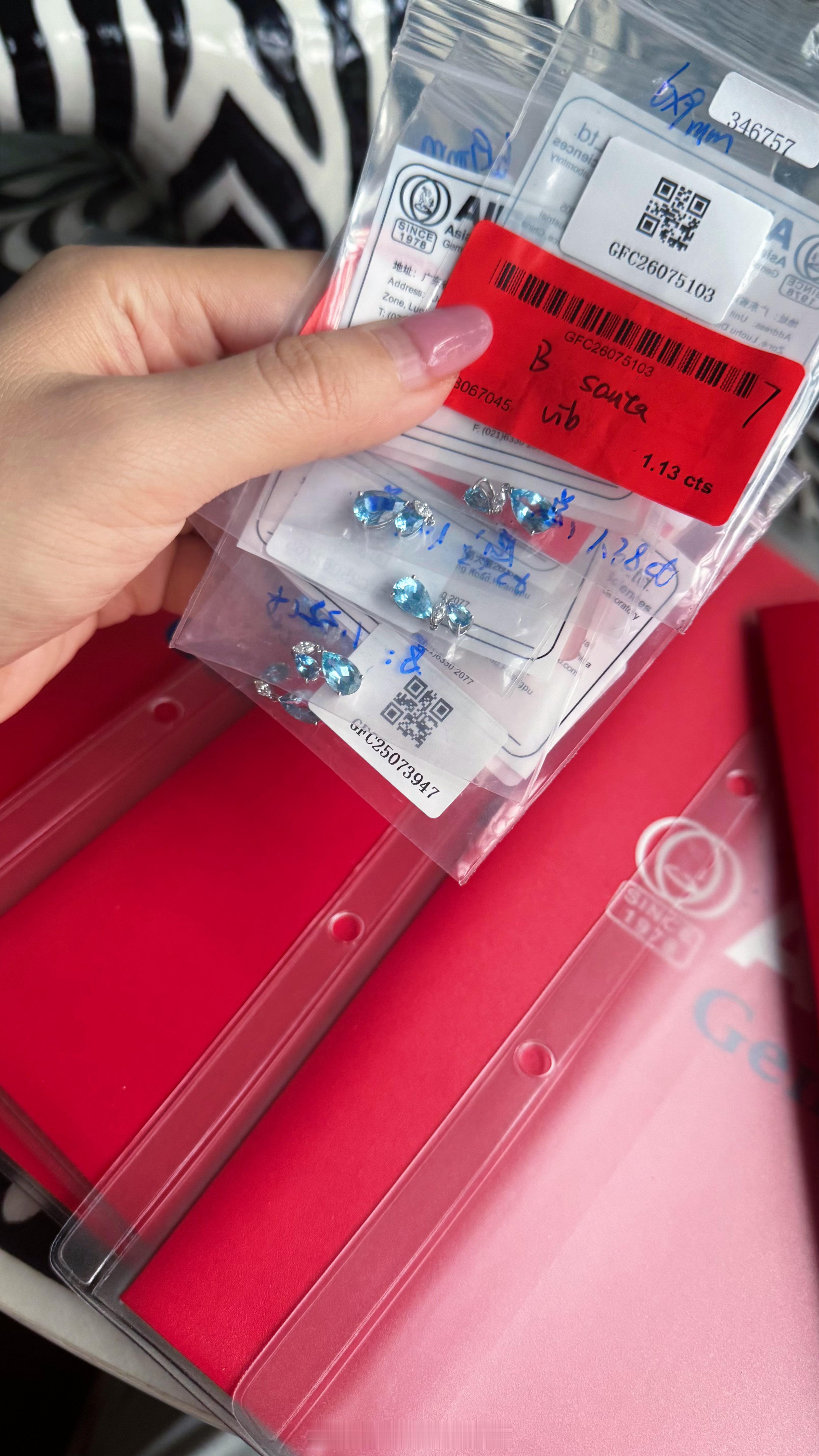 埋没在摸鱼场深处的一个性价比极高的小东西，我猜你们没发现，我早年买的压箱底的海蓝