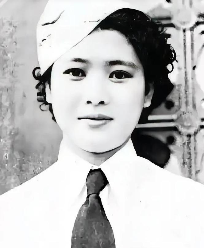 1938年一个深夜，国民党师长范绍增用枪顶着一个女人的头说:“马上离婚嫁给我！”