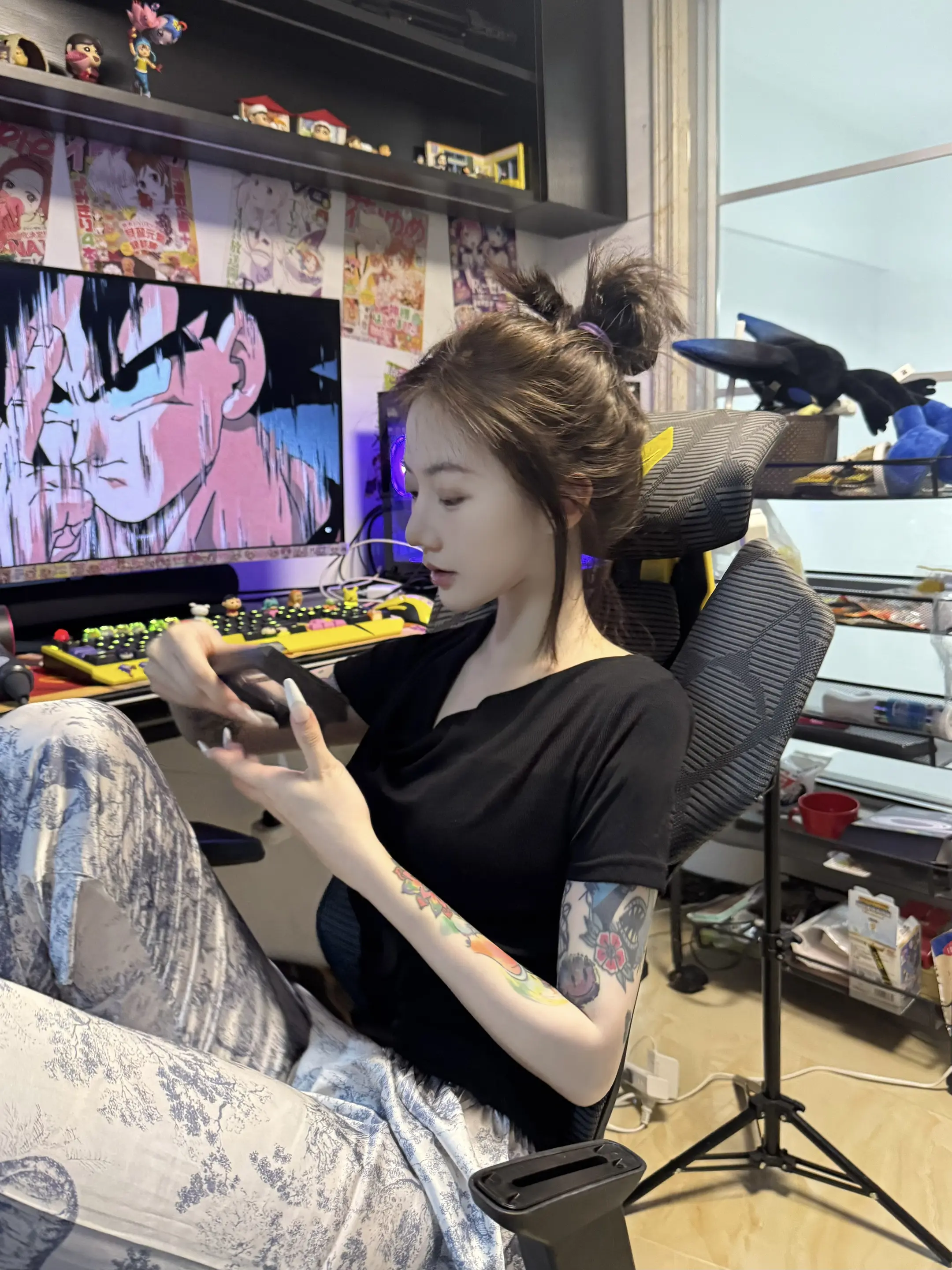 好Emo 但是不知道该想谁😁