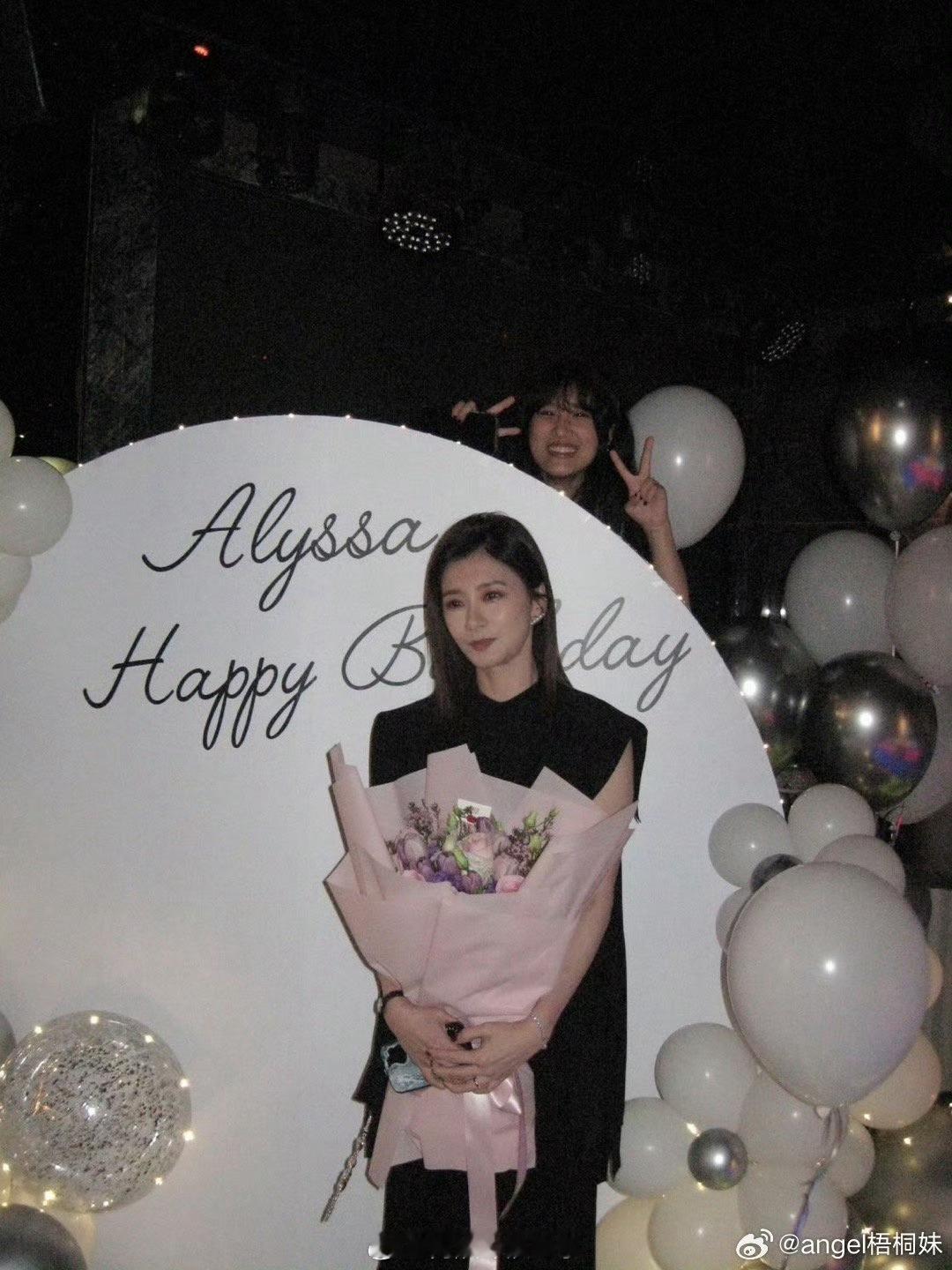 #梧桐妹偷偷回家给贾静雯生日惊喜##梧桐妹叫修杰楷修叔叔#贾静雯还是那么漂亮 ​