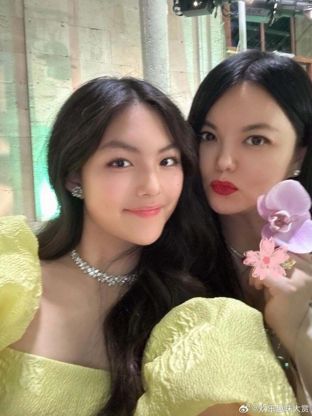 15岁的王诗龄 李湘带王诗龄参加英国皇室聚会，母女俩真是的nextlevel了~