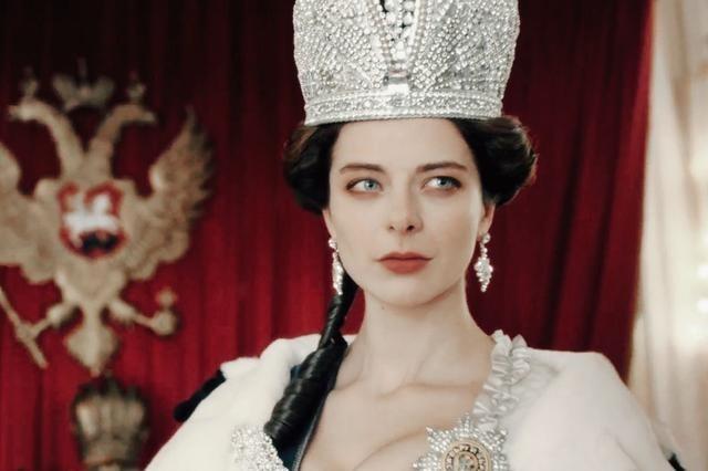 俄罗斯为啥会陷入“小马拉大车”困境？因为它拥有全球最大的领土、丰富的资源与核武库