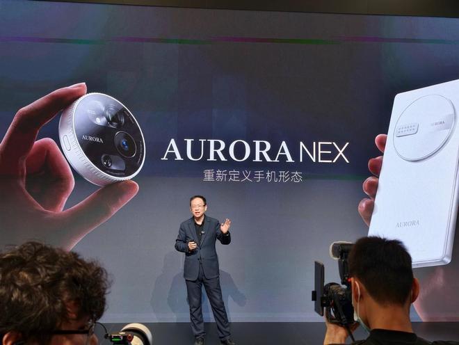 离谱！AWE最炸黑科技，追觅AURORA把“专业相机”装进手机里

谁能想到，A