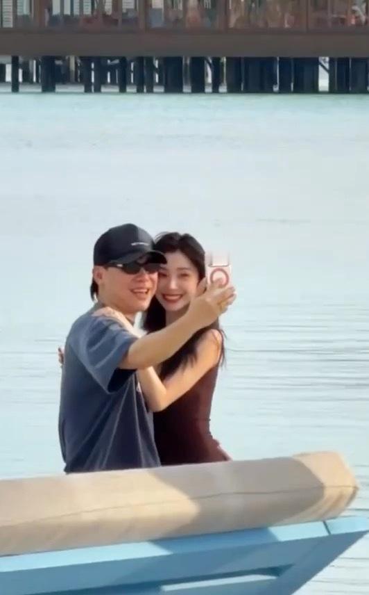 相差16岁的爱情就这么官宣了？ 