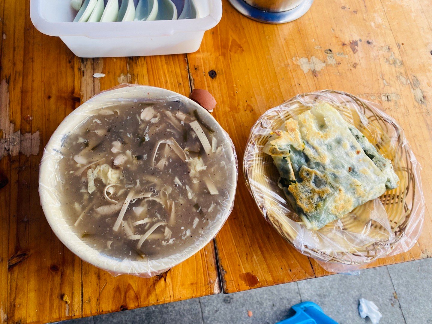 好饭友镇海开会今天居然在镇海吃早餐还故意吃我喜欢的胡辣汤配水煎包组合[色]镇海真