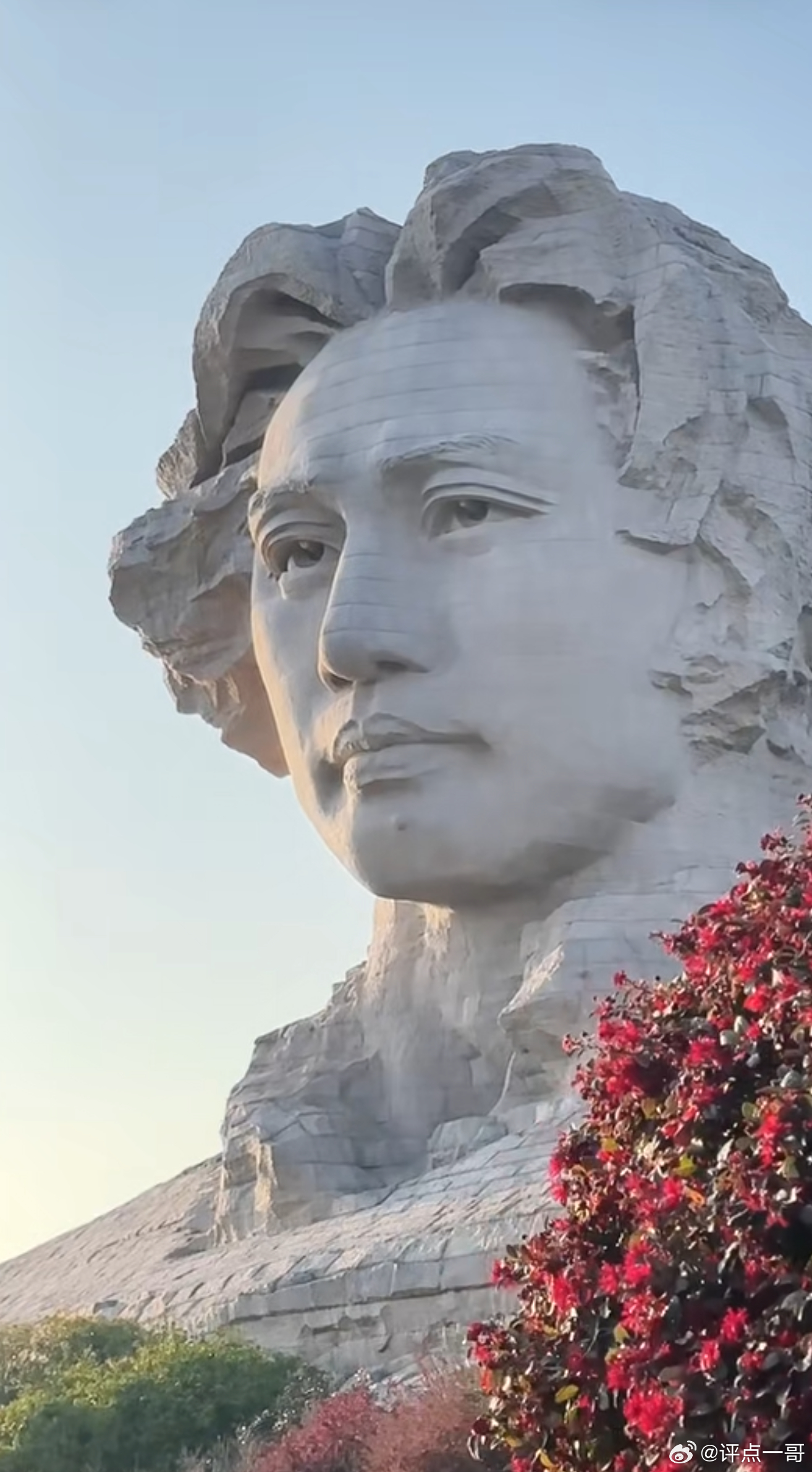 华夏危亡，教员从天而降！扶大厦于将倾，挽狂澜于既倒！ 