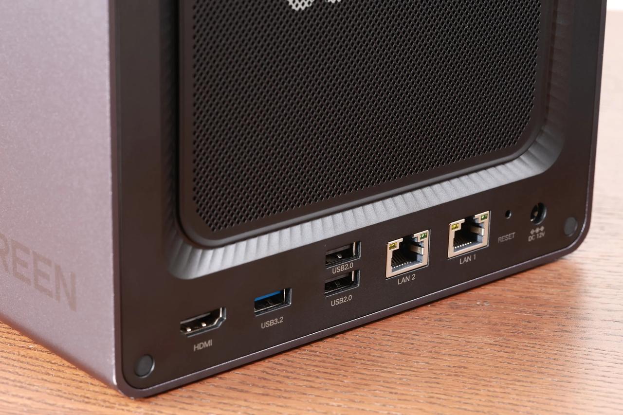 虽然现在有很多存储方式可以选择，尤其是云存储在前几年是很多人的选择，。但是，目前