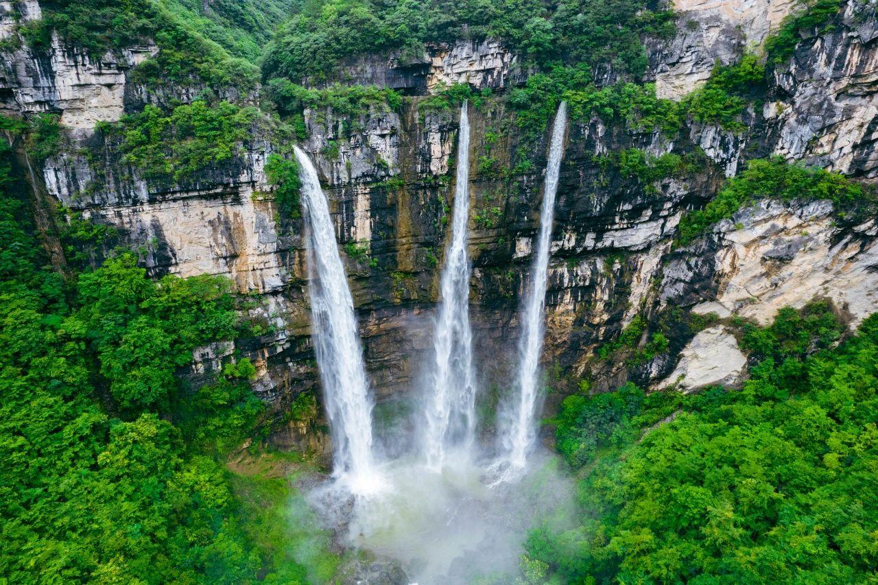 青山碧水可人，锦绣黔东南的秘境风情
黔东南，这片藏在云贵高原深处的秘境，像是大自