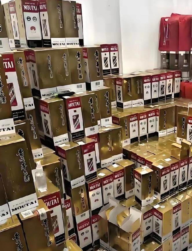“白酒卖不动了！

从50后到00后，


没代人愿买单了？”
 
说真的，白酒