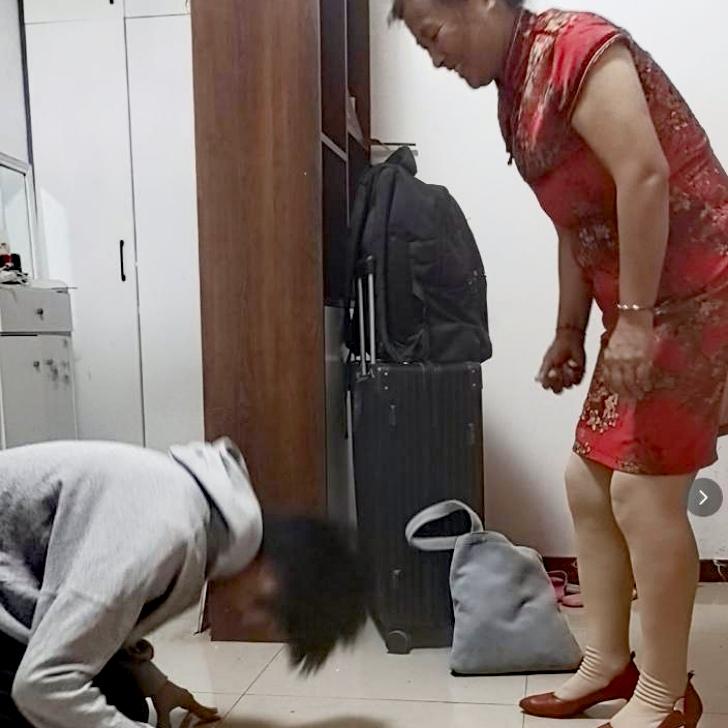 感人！湖北的妈捡弃婴倾尽所有，养子高考跪地谢母
 
真的印证了这句话：生而不养，