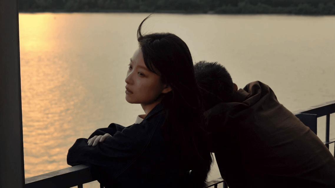 隐身的名字开播盼了好久终于等到开播！隐身的名字 太让人上头了！原生家庭的沉重枷锁