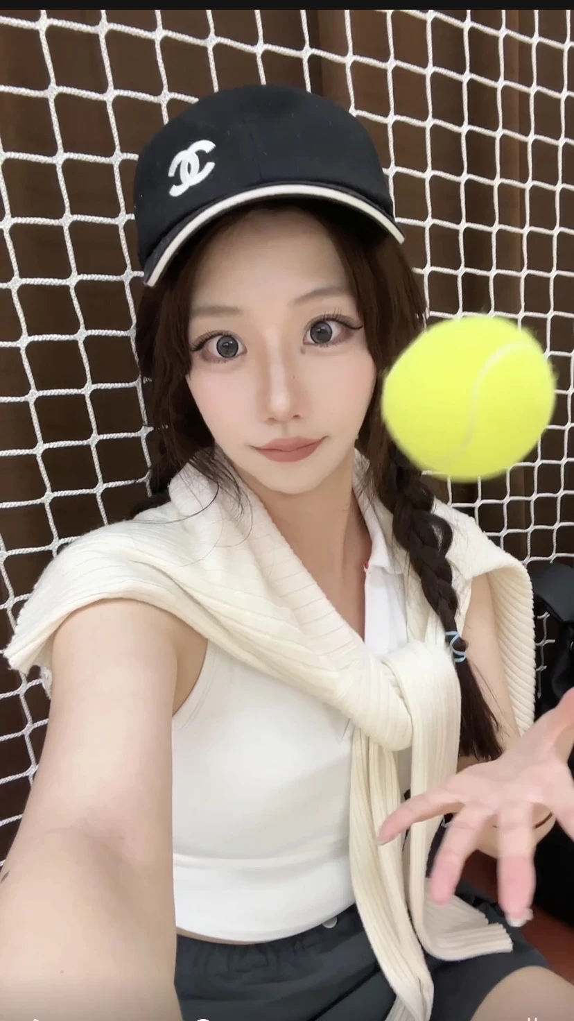 打网球🎾