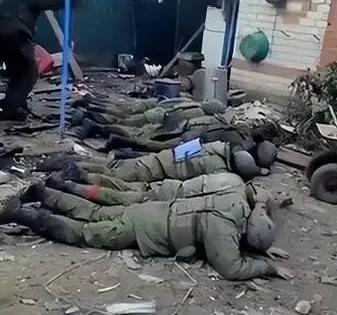 很多乌军士兵现在不敢投降，因为有着一群北约士兵组成的督导队在他们的后方，他们只要