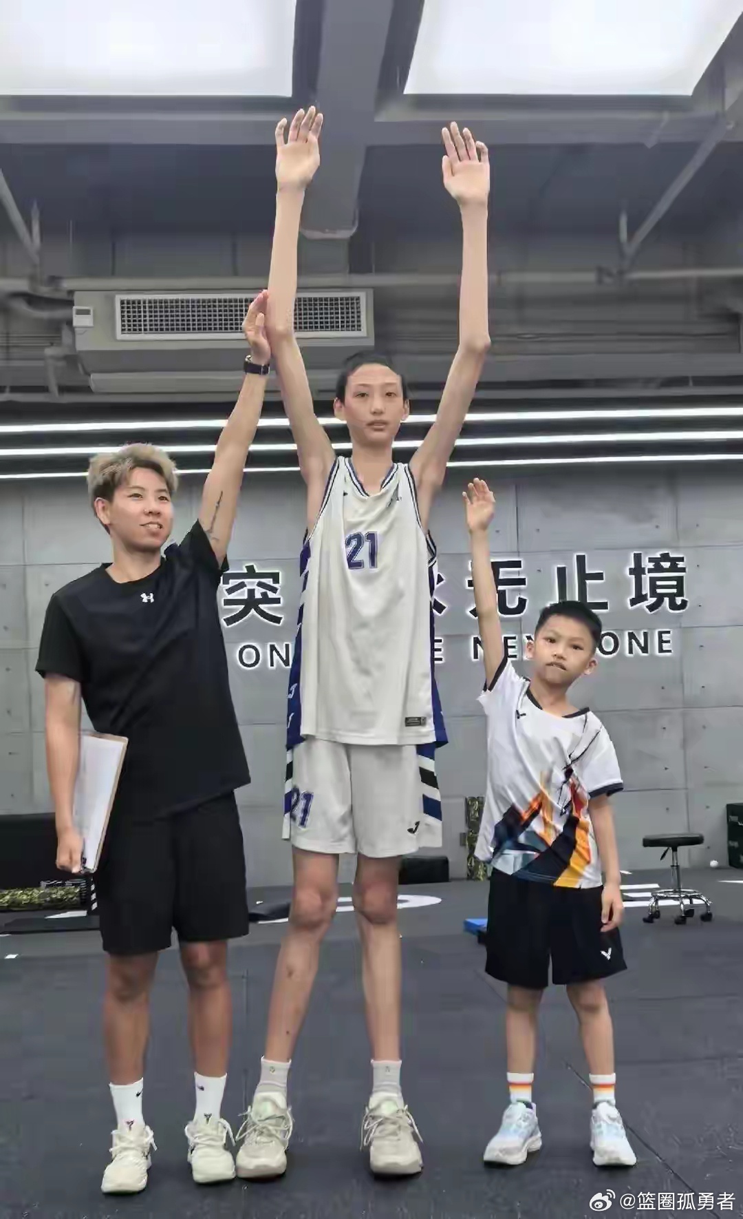 广东宏远挖到潜力内线好苗子！广东男篮青训再收获宝藏少年！13岁的李若豪，身高已经