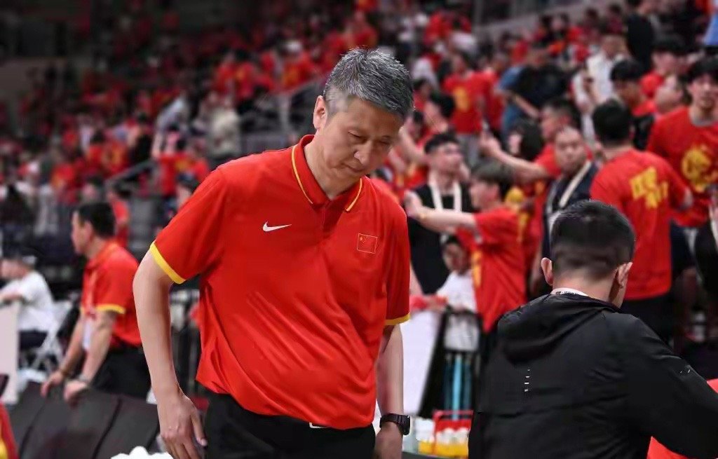 中国男篮到底哪里出了问题中国男篮在主场迎来一场耻辱性的溃败，以19分之差输给日本