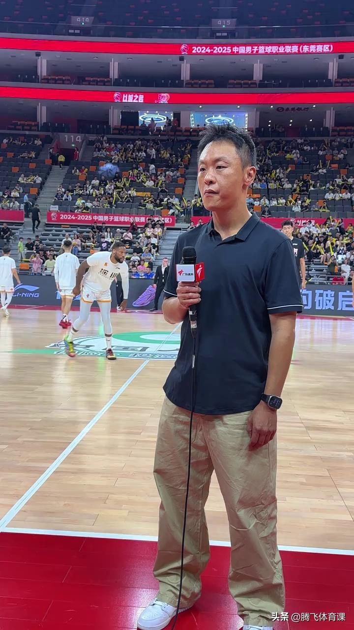 我心目中:广东男篮最佳的领导班子组合如下:

1.球队董事长--陈浩锋

2.球