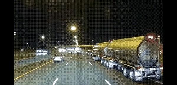 太可怕了！
亲们，开车请远离大型槽罐车，否则一不小心，就莫名其妙地被灭了！
视频