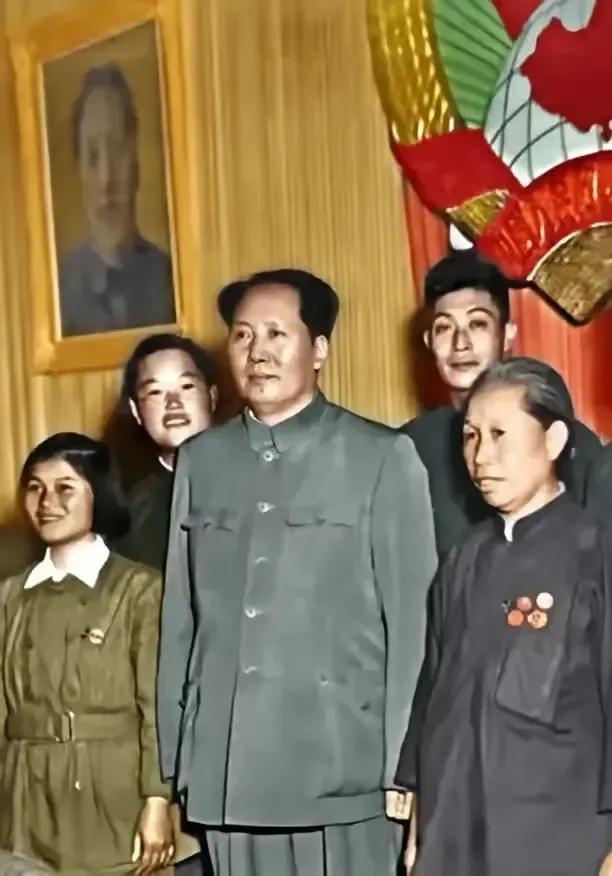 胸怀天下救苍生，推翻帝制创盛世！