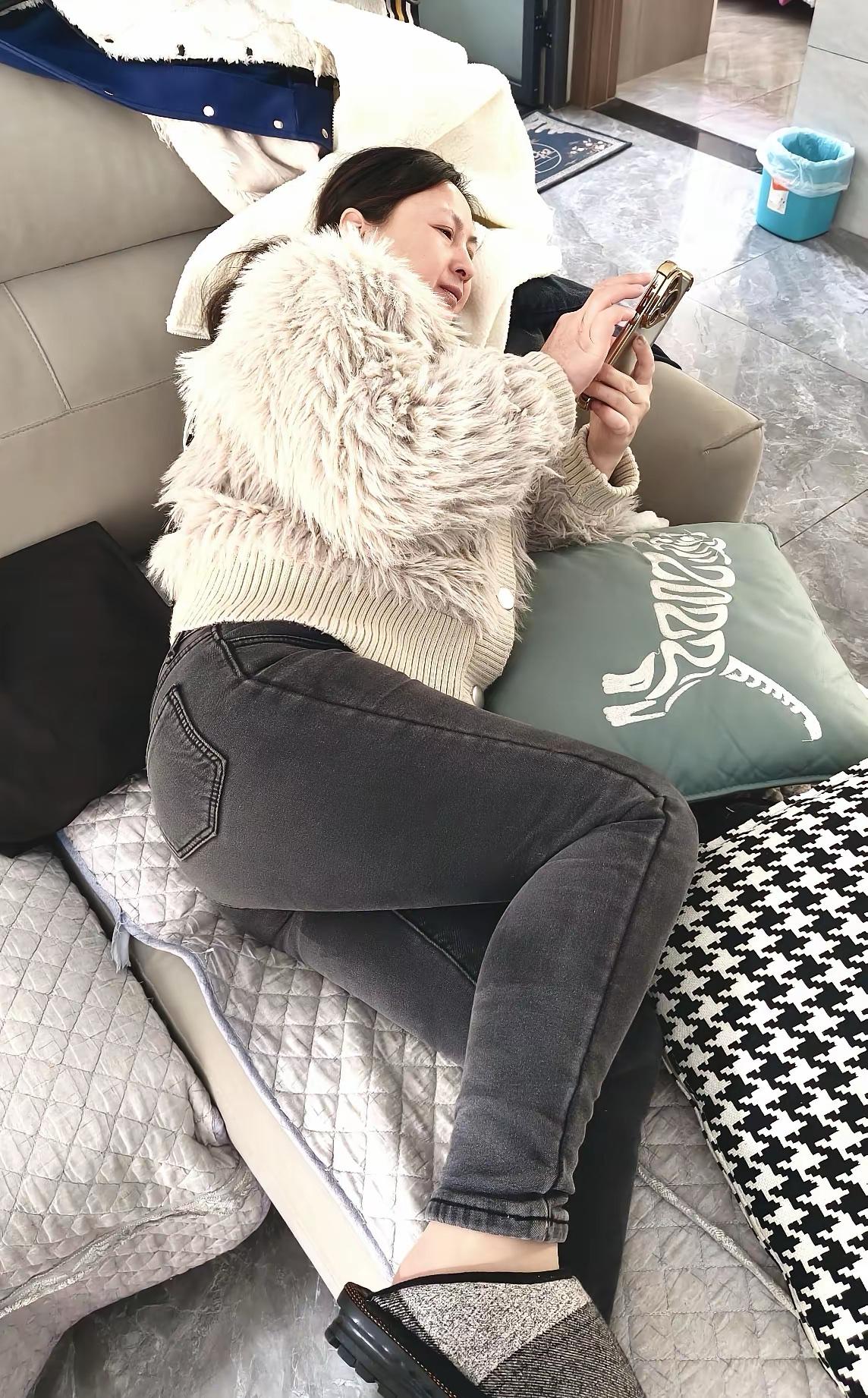 我媳妇今年42岁了，感觉比别的同龄人显老