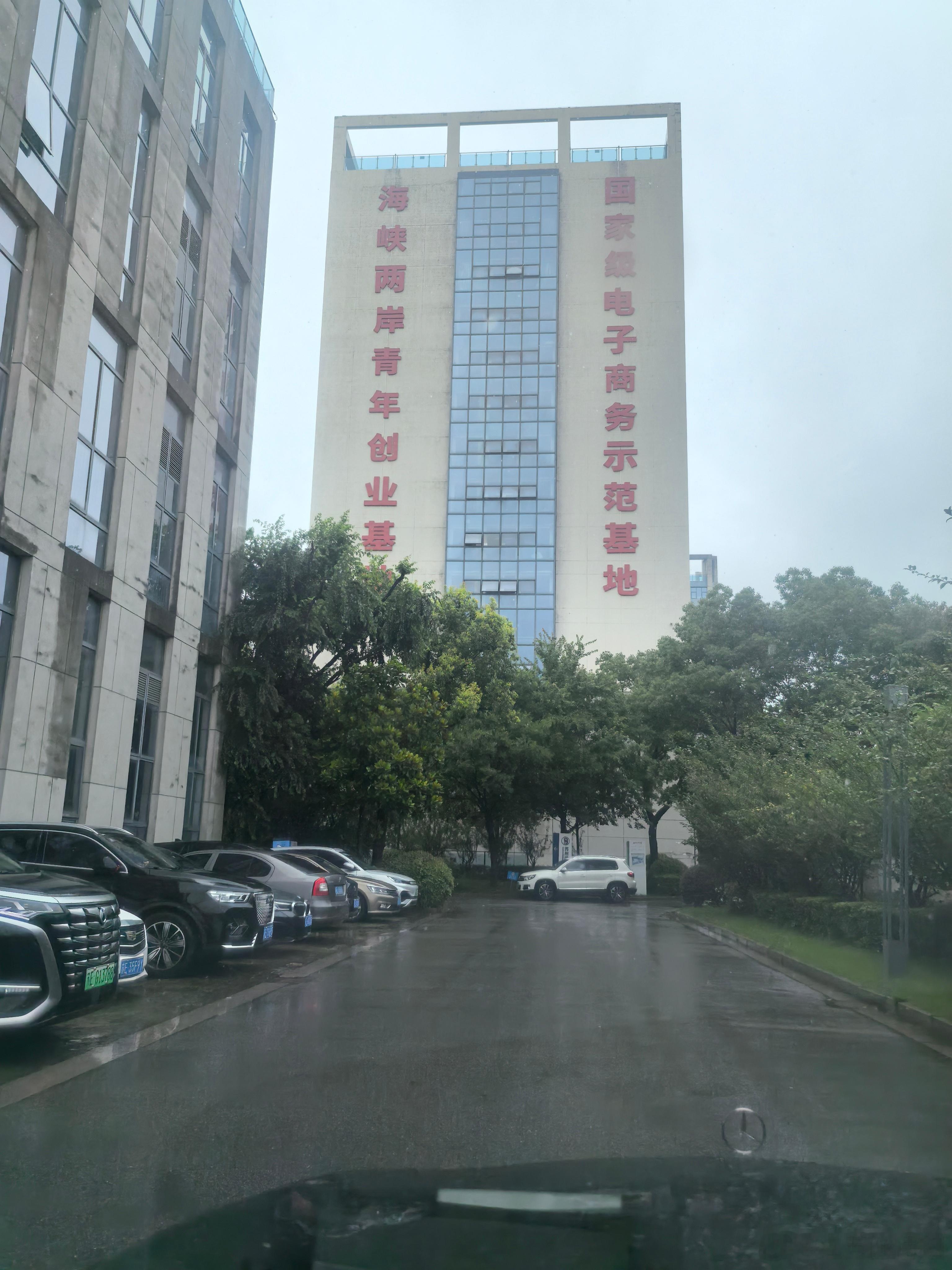 无论在职场上，还是生活中，一个人真正的底气来自于他解决问题的能力。 苏州·苏州金