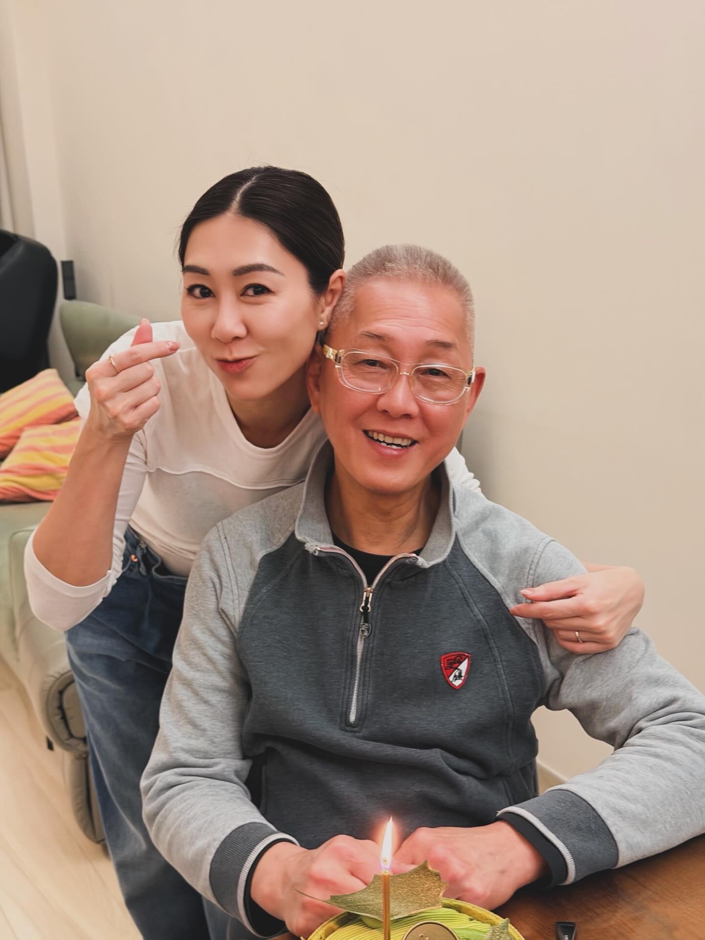 胡定欣为爸爸庆祝70岁生日 