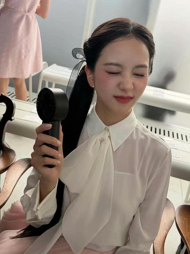 JISOO欧尼来分享巴黎时装周相册啦！巴黎时装周金智秀jisoo金智秀迪奥全球品
