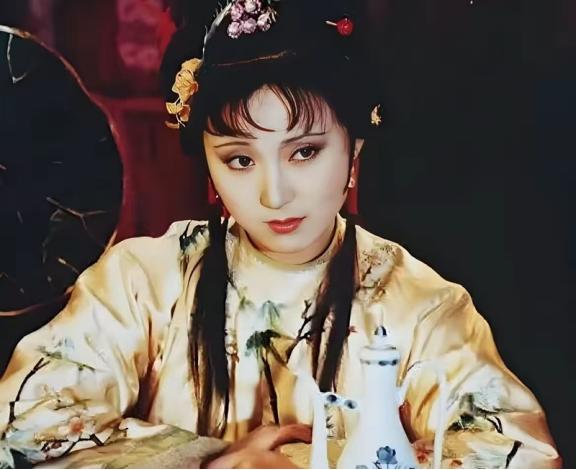 林黛玉不死，贾府也许还能多风光几年，可惜贾家的当家人太自以为是，在林黛玉的药里动