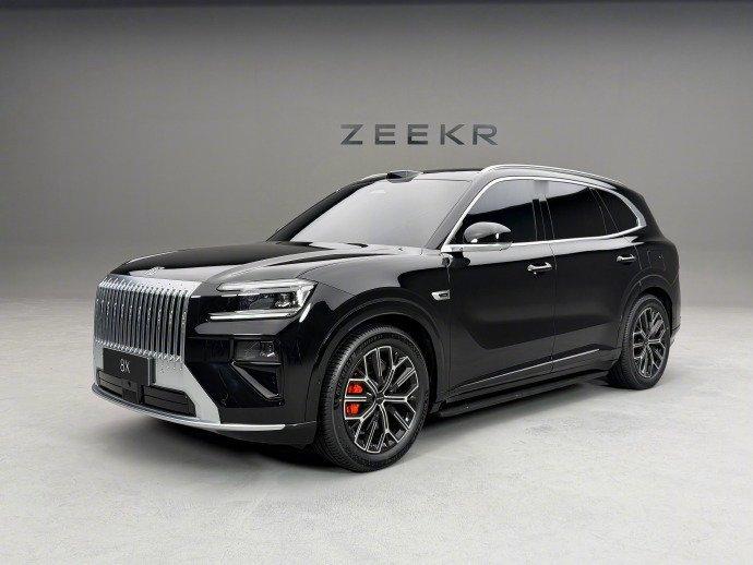 极氪8X五种实拍颜色正式亮相有云珀红、极夜黑、极昼白，灰色有玄武灰和月海灰2种。