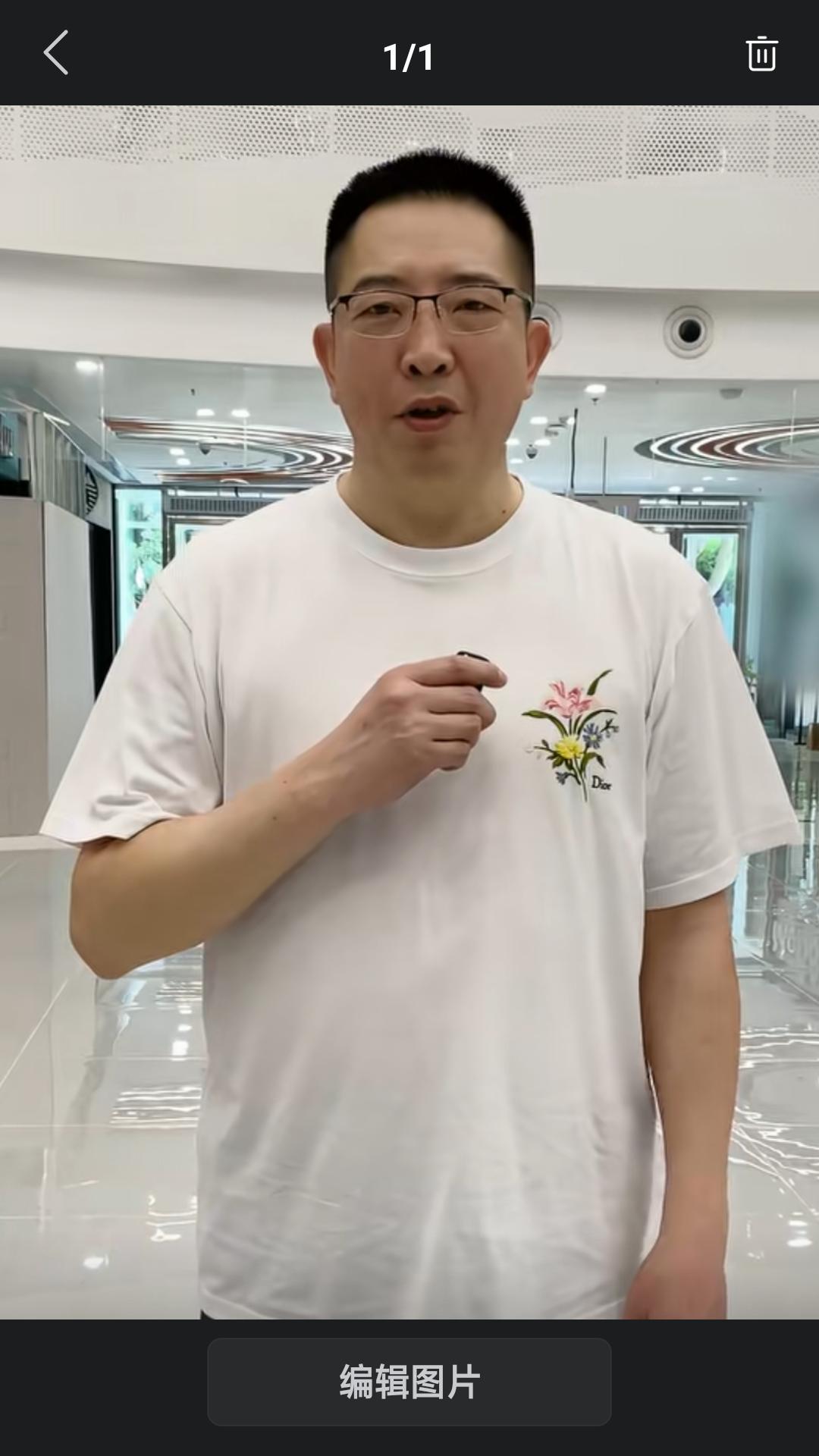 【中国男篮名宿，江苏省篮协主席胡卫东接受媒体采访，对中国男篮在窗口期比赛充满期待