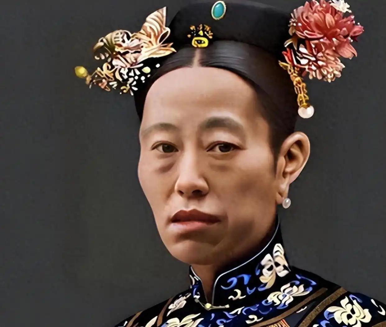 这是隆裕太后的真实模样，都看看吧，她面容和善，常常一副很悲伤的样子，好看难看不重