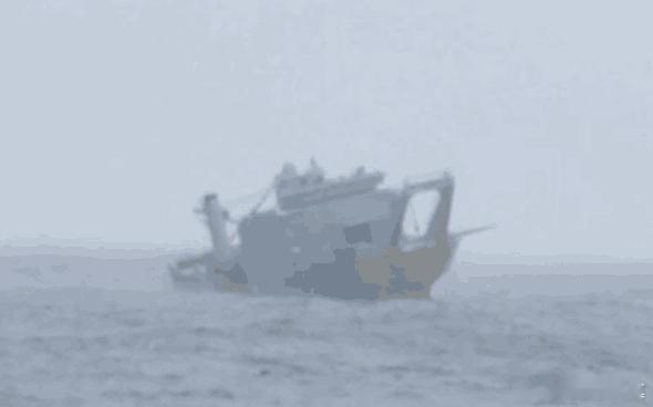 当地时间12月15日，巴西海军马托索·马亚号坦克登陆舰在实弹打靶中被作为靶舰击沉