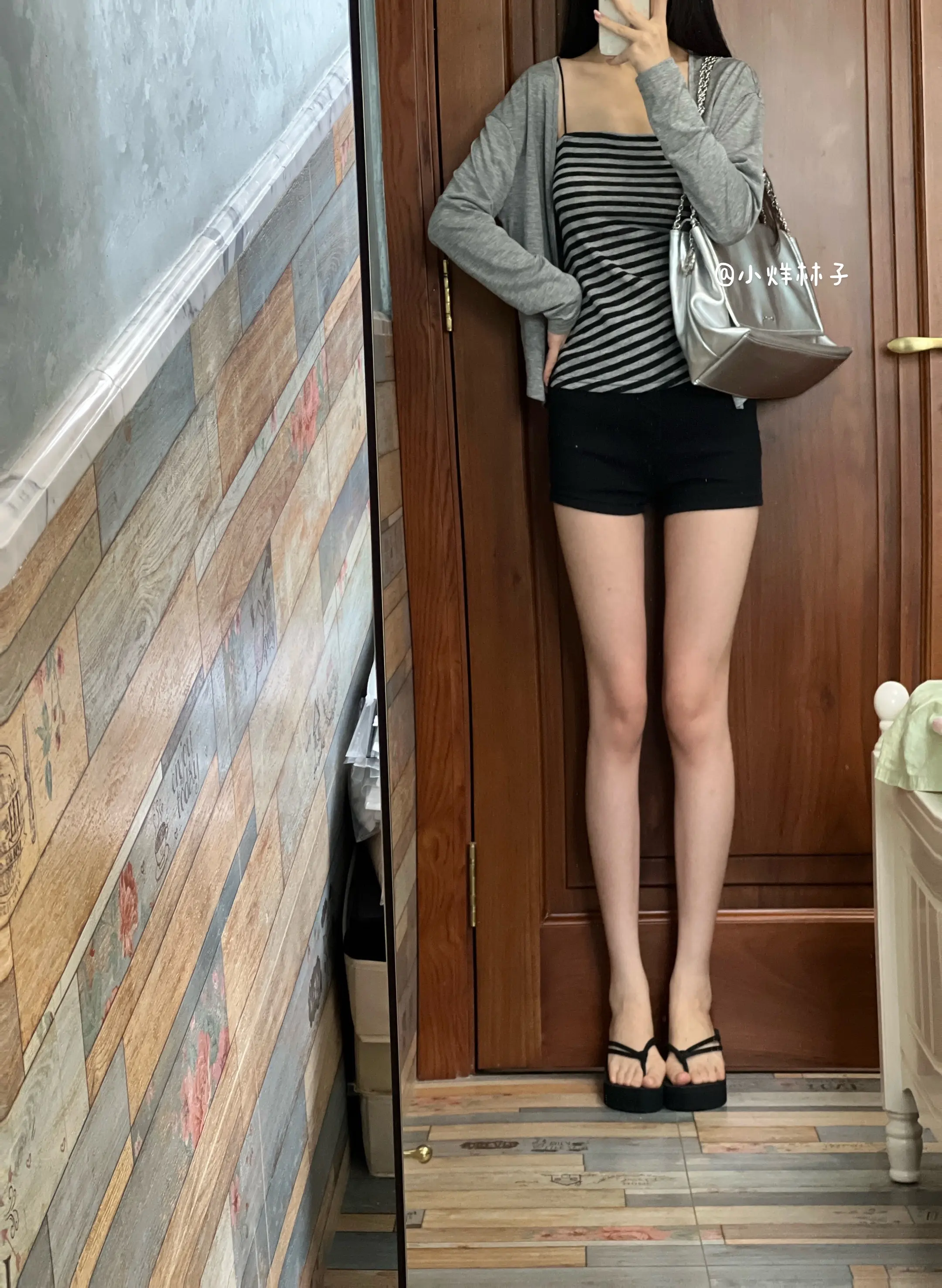 喜欢.. 好休闲的小套装…面料也很舒服！！