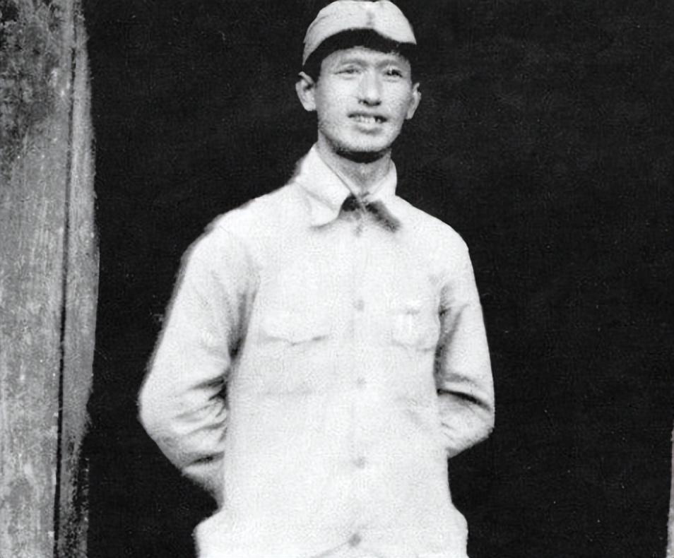 1933年，红九军军长突然拔出腰间配枪，朝着周希汉的脑袋方向就连开了5枪，周希汉