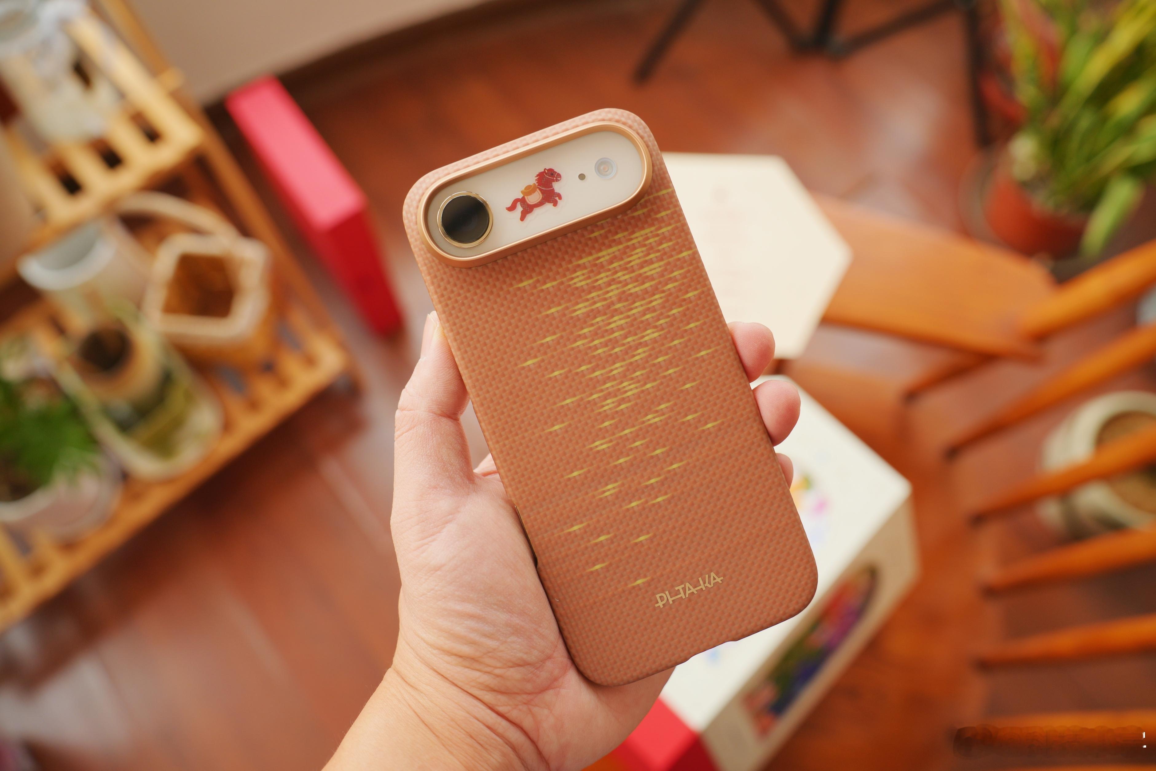 金色的iPhone Air和PITAKA 浮光金真的绝配iPhone