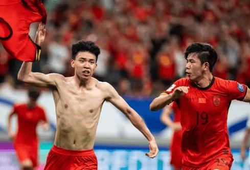 U20三杰首次在国足实现合体，但……

在刚刚结束的东亚杯第三轮比赛中，国足1-